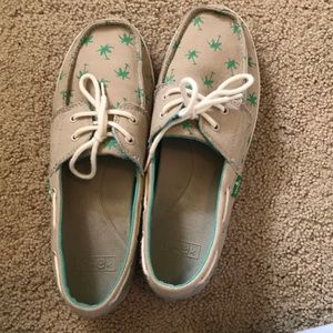 Sanuks with palm trees (WORE ONCE)